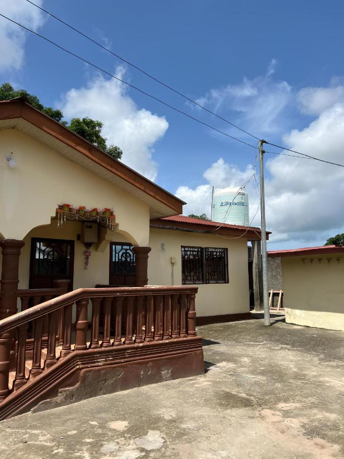 Yogi Home Stay Near Freetown Airport Exterior foto