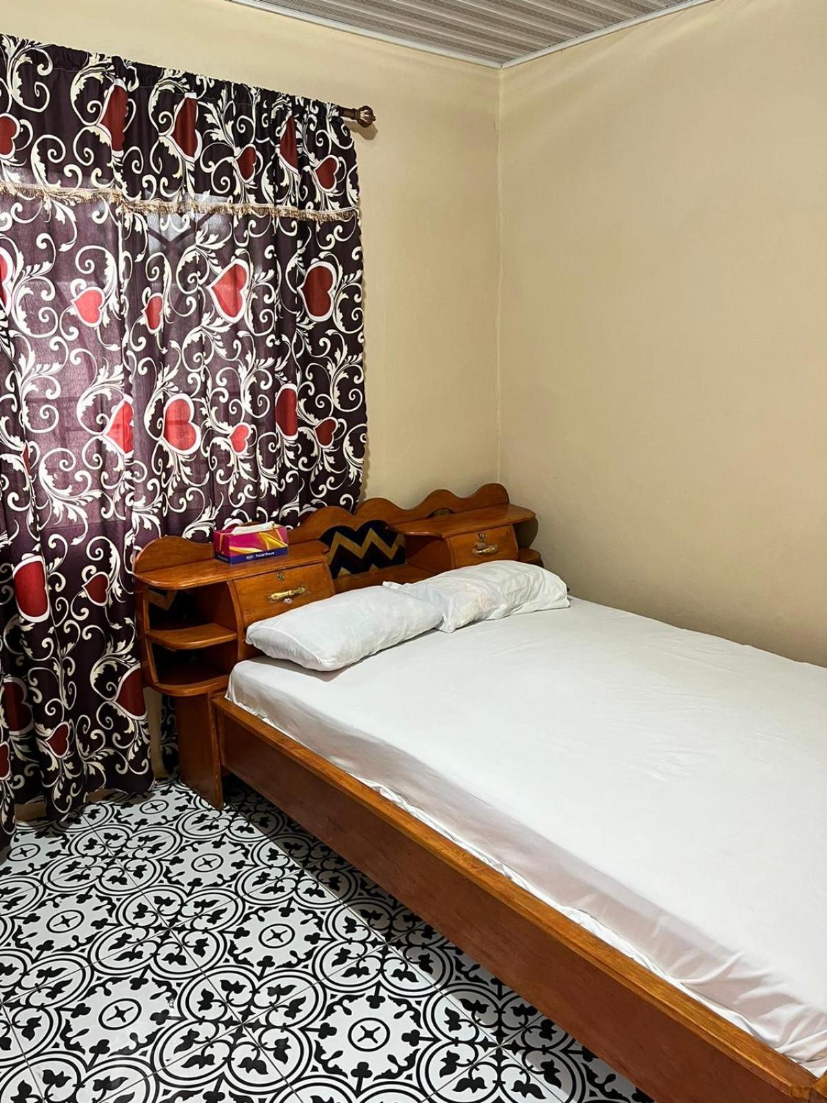 Yogi Home Stay Near Freetown Airport Exterior foto