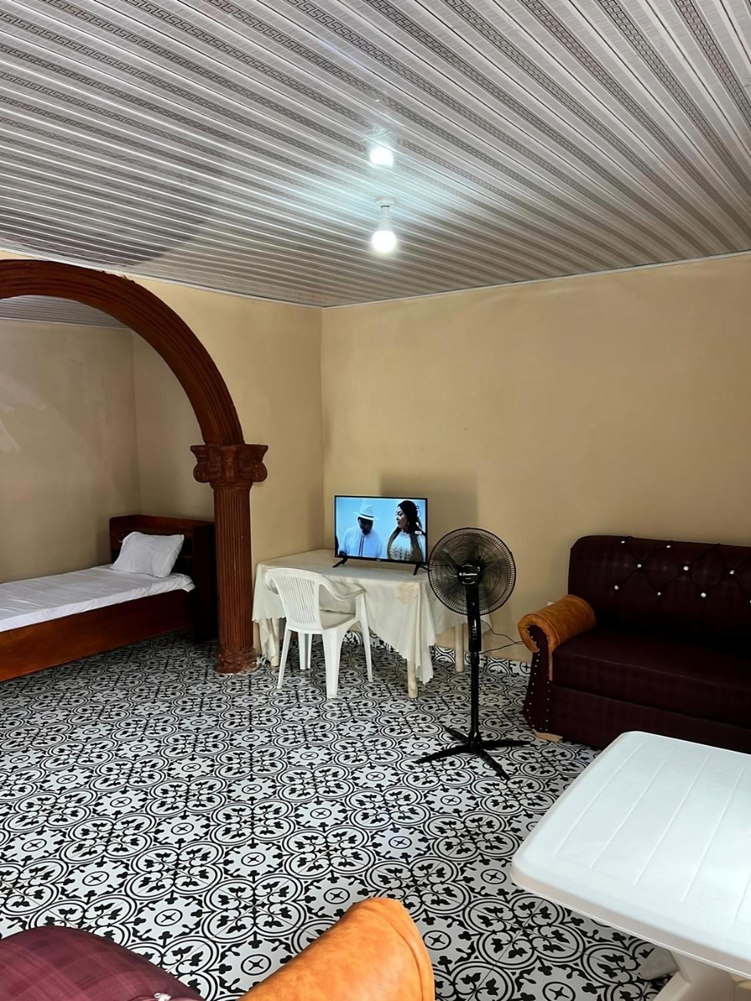Yogi Home Stay Near Freetown Airport Exterior foto