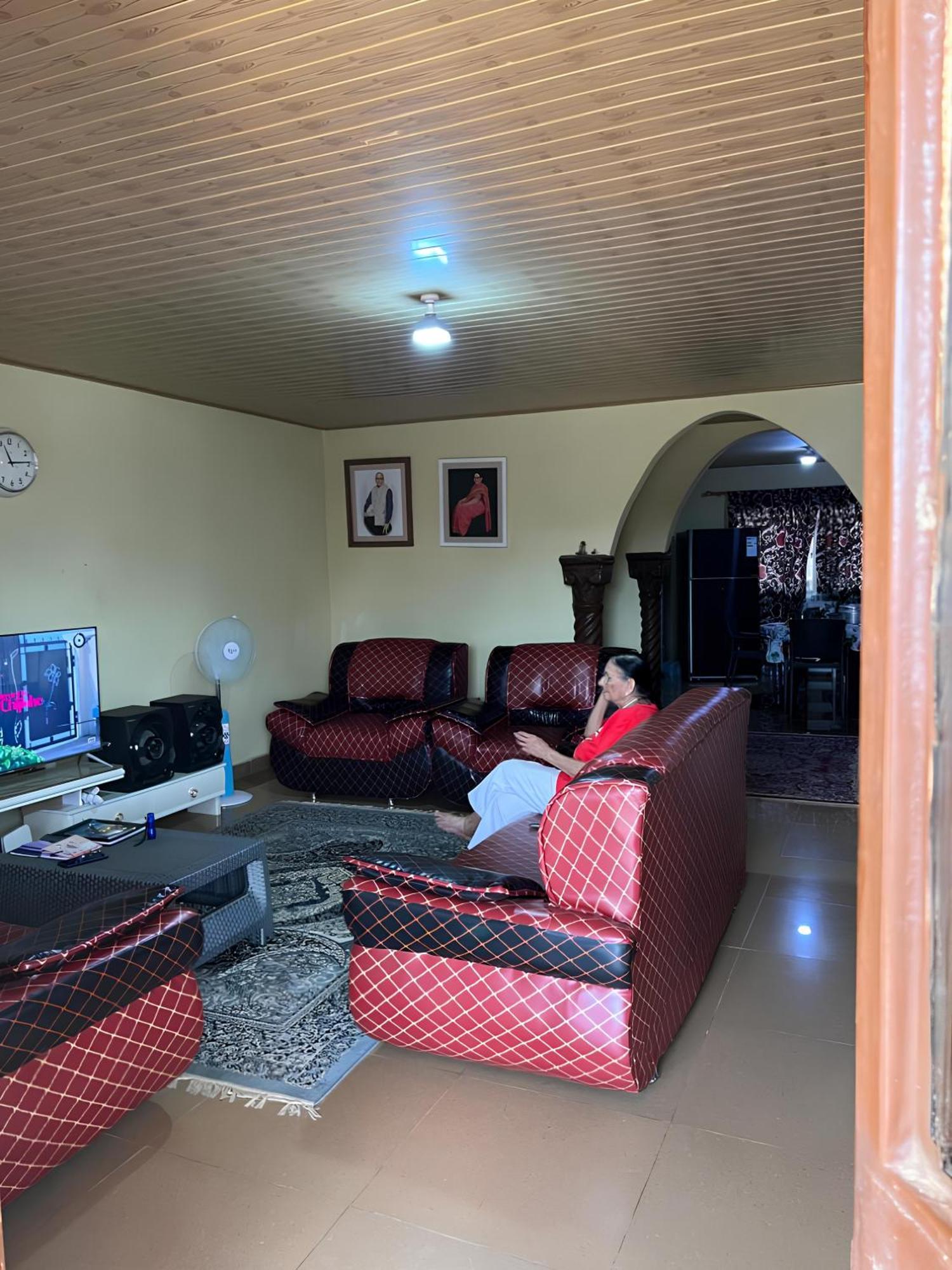 Yogi Home Stay Near Freetown Airport Exterior foto